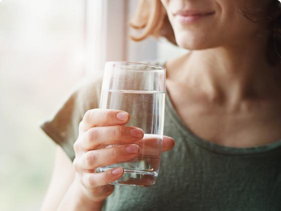 ¿Bebes el agua que necesitas  (y siempre que debes)?